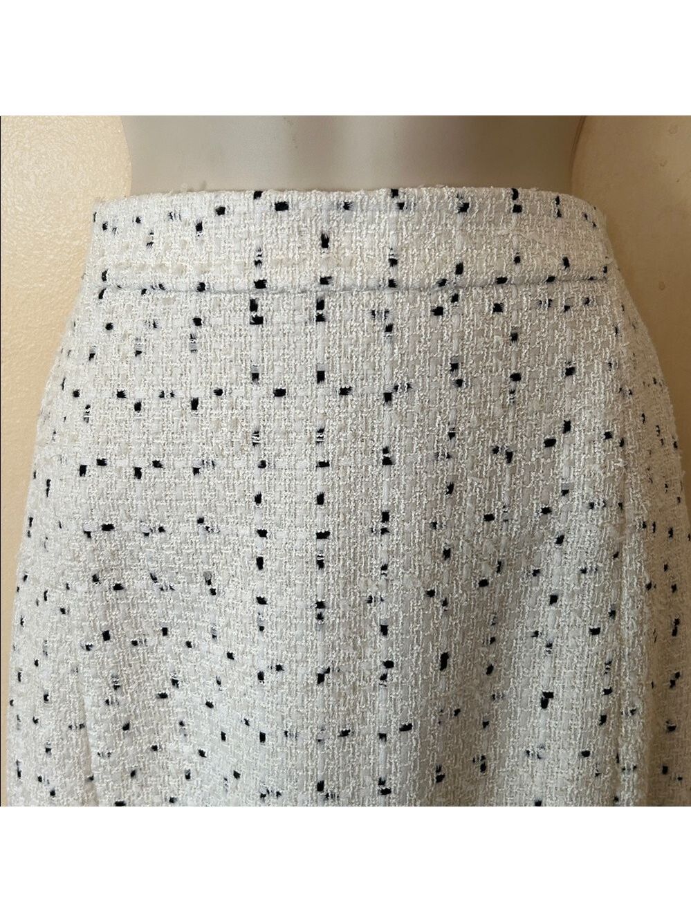 Ann Taylor Cream and Black Tweed Pencil Skirt size 2 - Picture 2 of 8